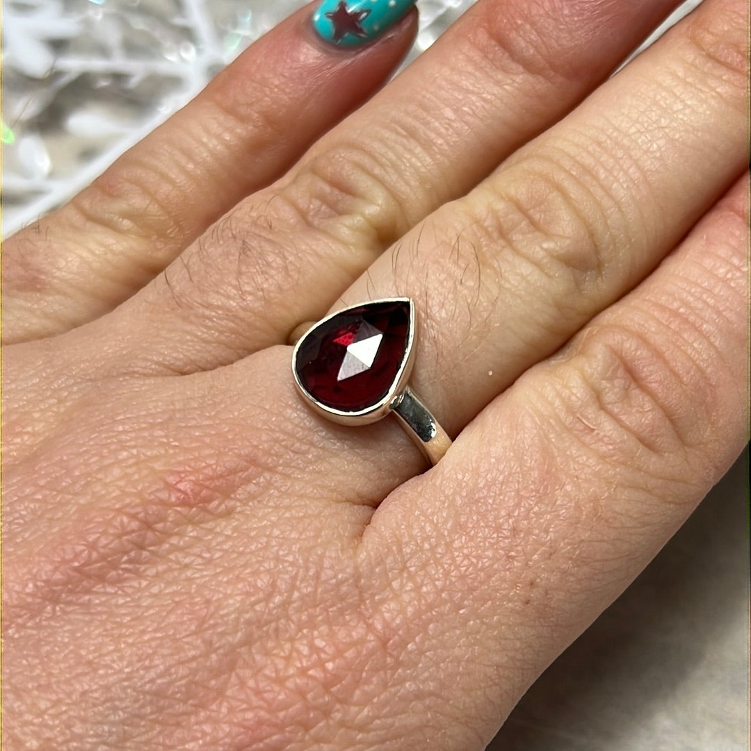 Garnet Facet 925 Silver Ring - Size O