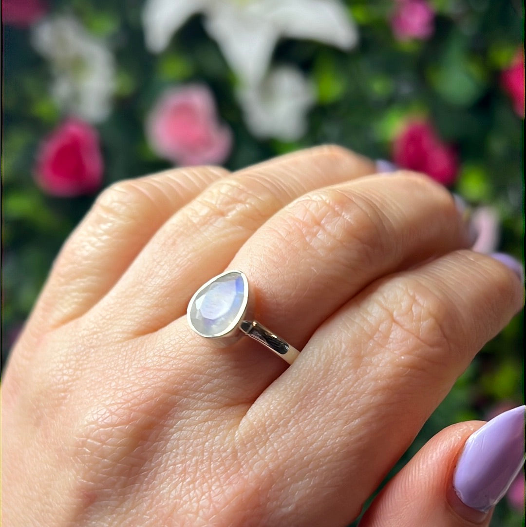 Moonstone Facet AA GRADE 925 Sterling Silver Ring - Size Q 1/2