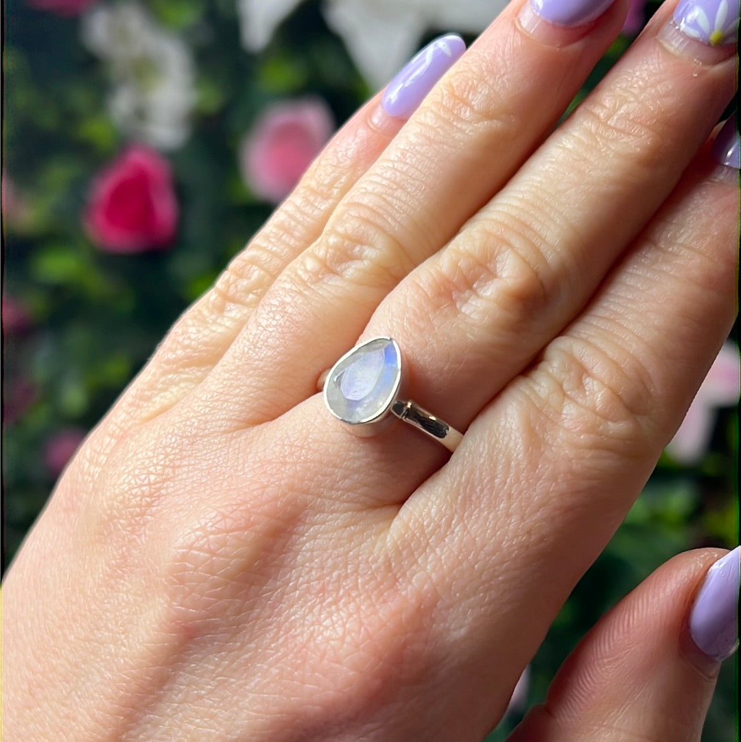 Moonstone Facet AA GRADE 925 Sterling Silver Ring - Size Q 1/2