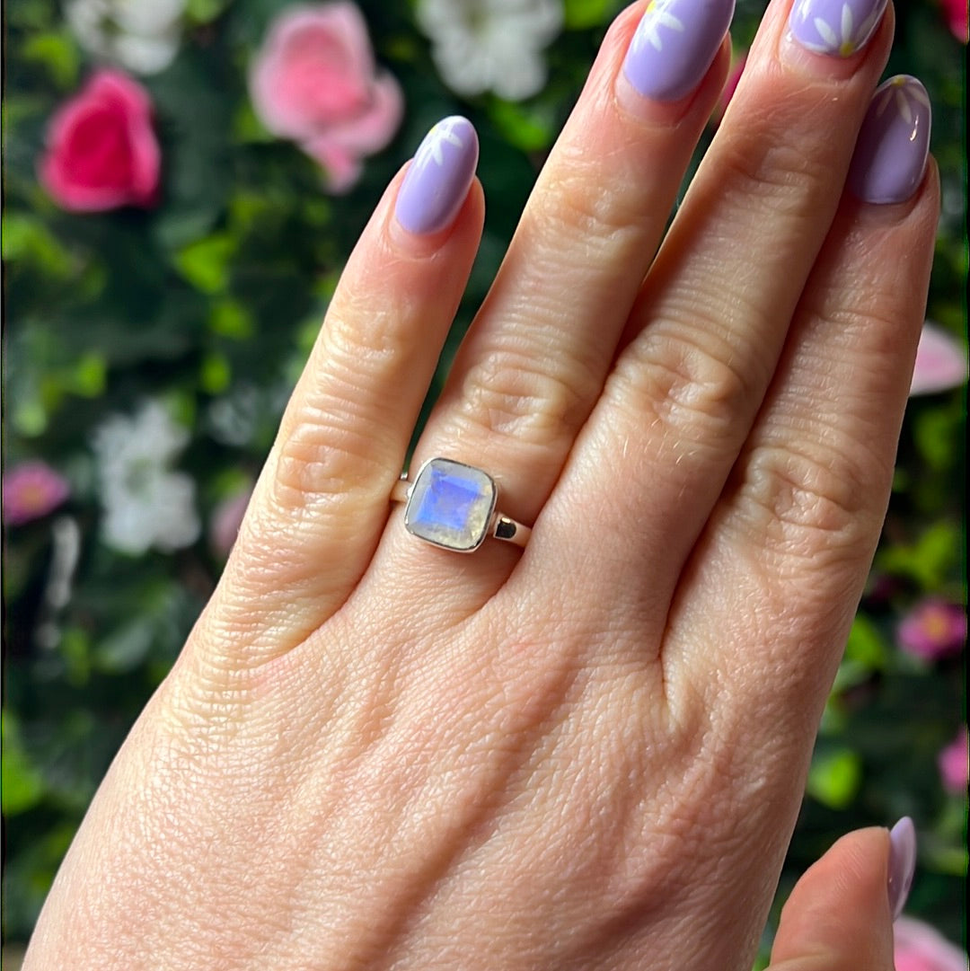 Moonstone Facet AA GRADE 925 Sterling Silver Ring - Size M 1/2