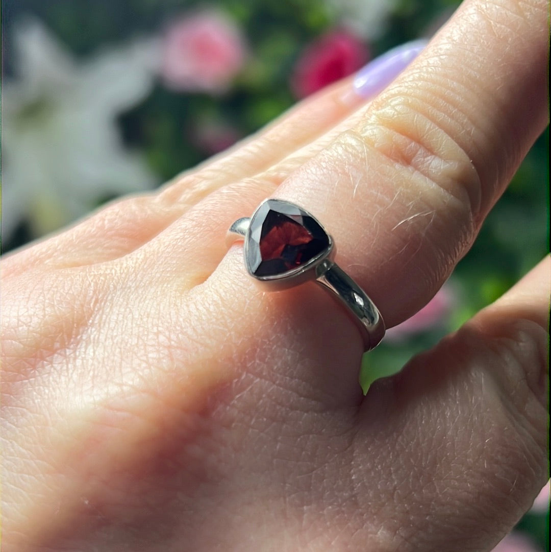 Garnet Facet 925 Silver Ring - Size O