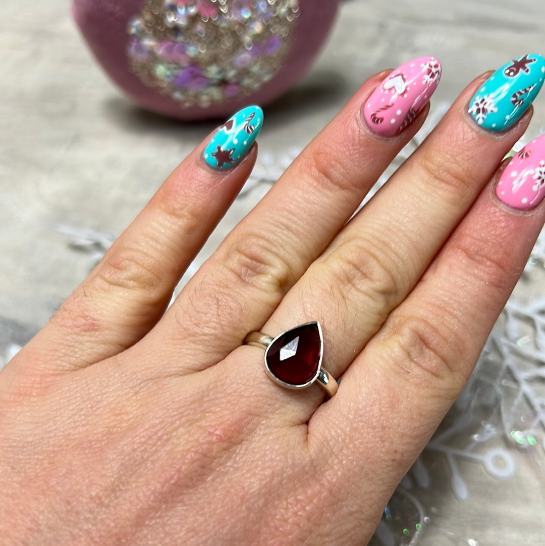 Garnet Facet 925 Silver Ring - Size O