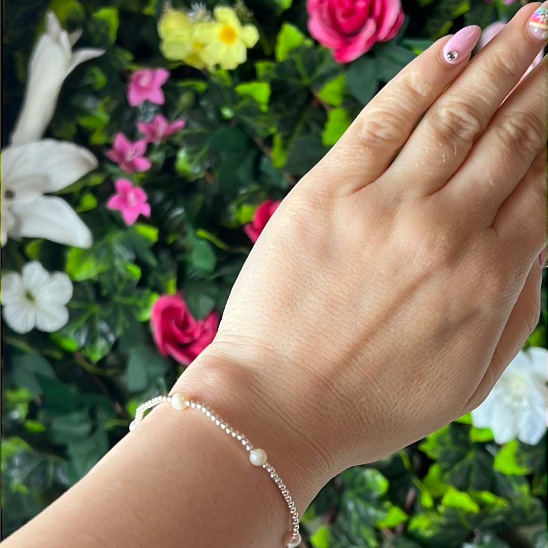 Freshwater Pearl 925 Sterling Silver 6’’ Elastic Bracelet - 6 Medium Pearls