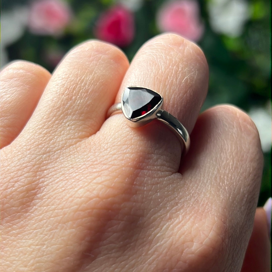 Garnet Facet 925 Silver Ring - Size O