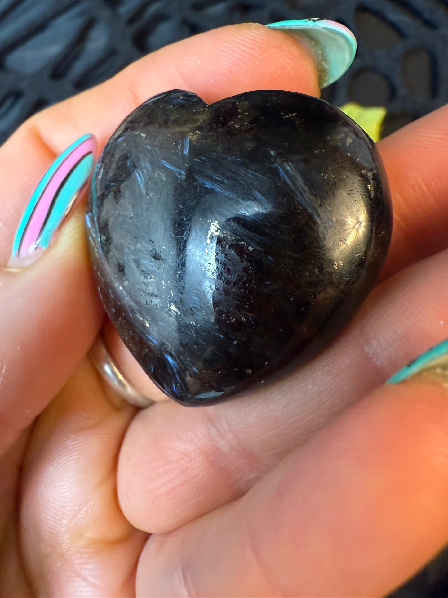 Arfvedsonite Heart