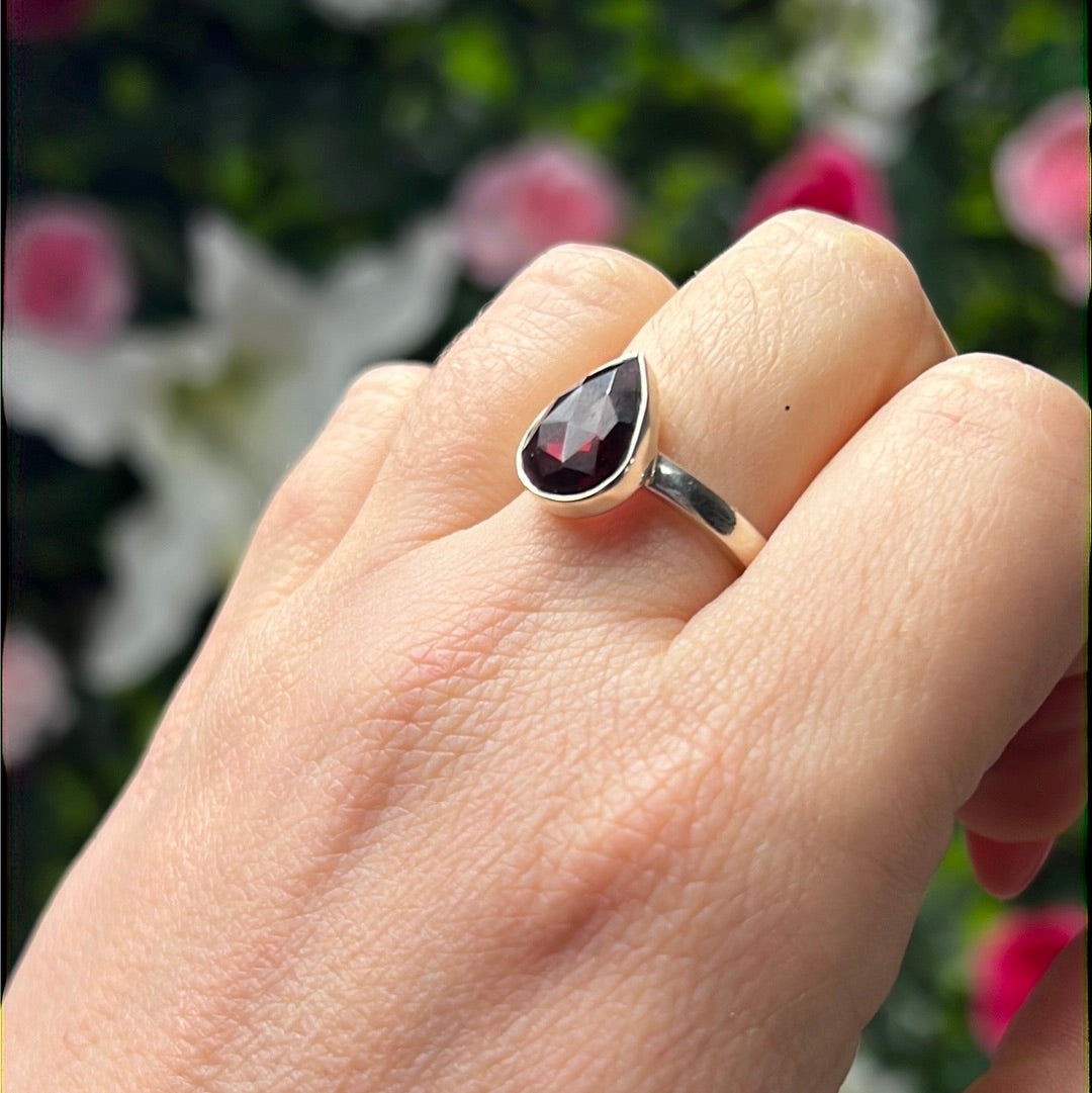 Garnet Facet 925 Silver Ring - Size O