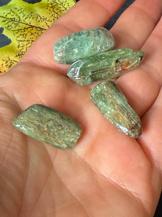 Green Kyanite Tumble Tumblestone