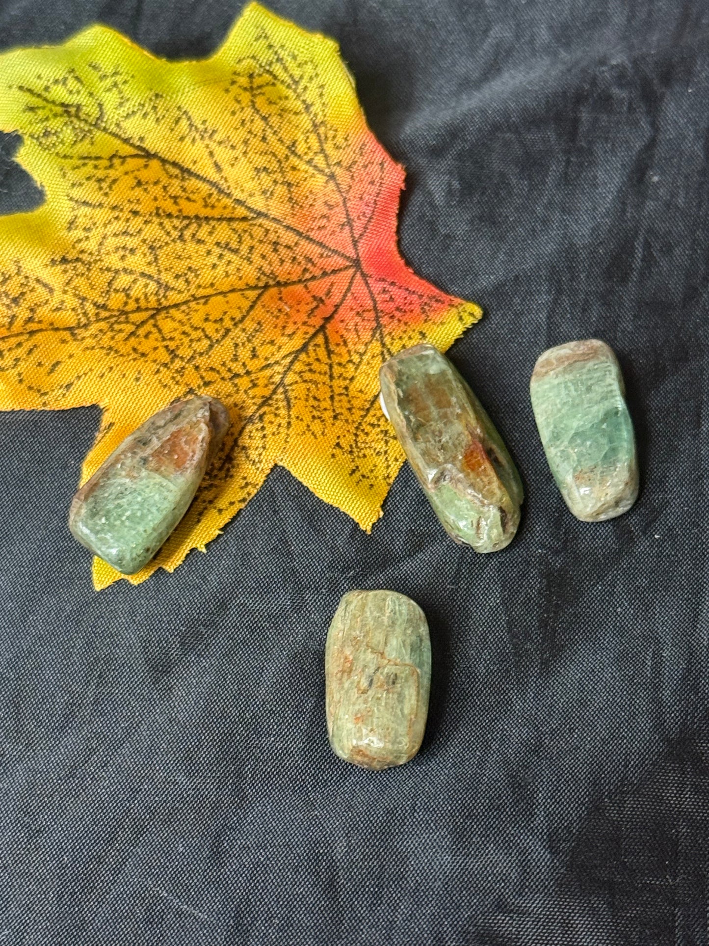 Green Kyanite Tumble Tumblestone