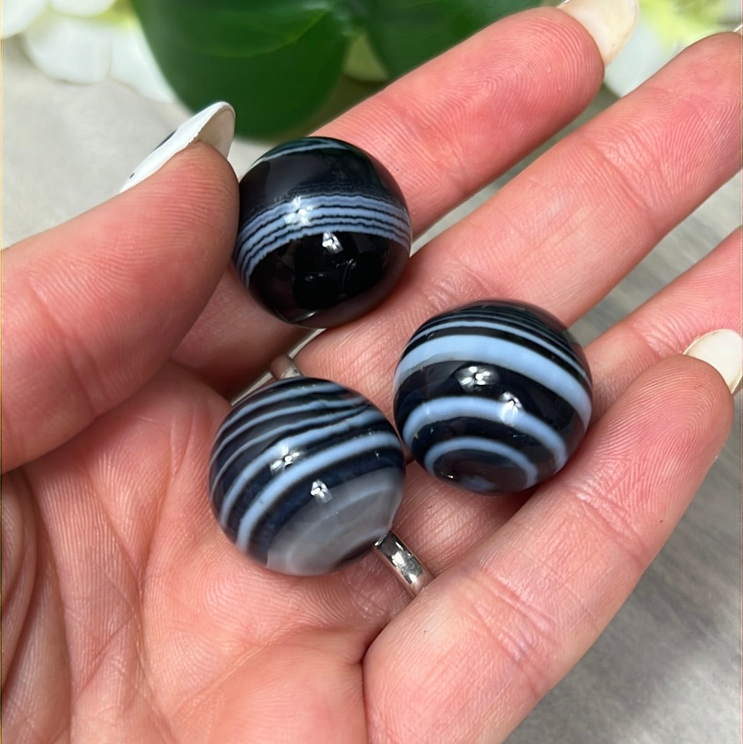 Black sardonyx Sphere - 20mm