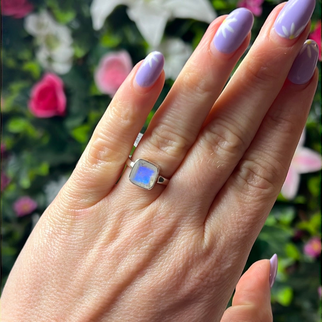 Moonstone Facet AA GRADE 925 Sterling Silver Ring - Size M 1/2