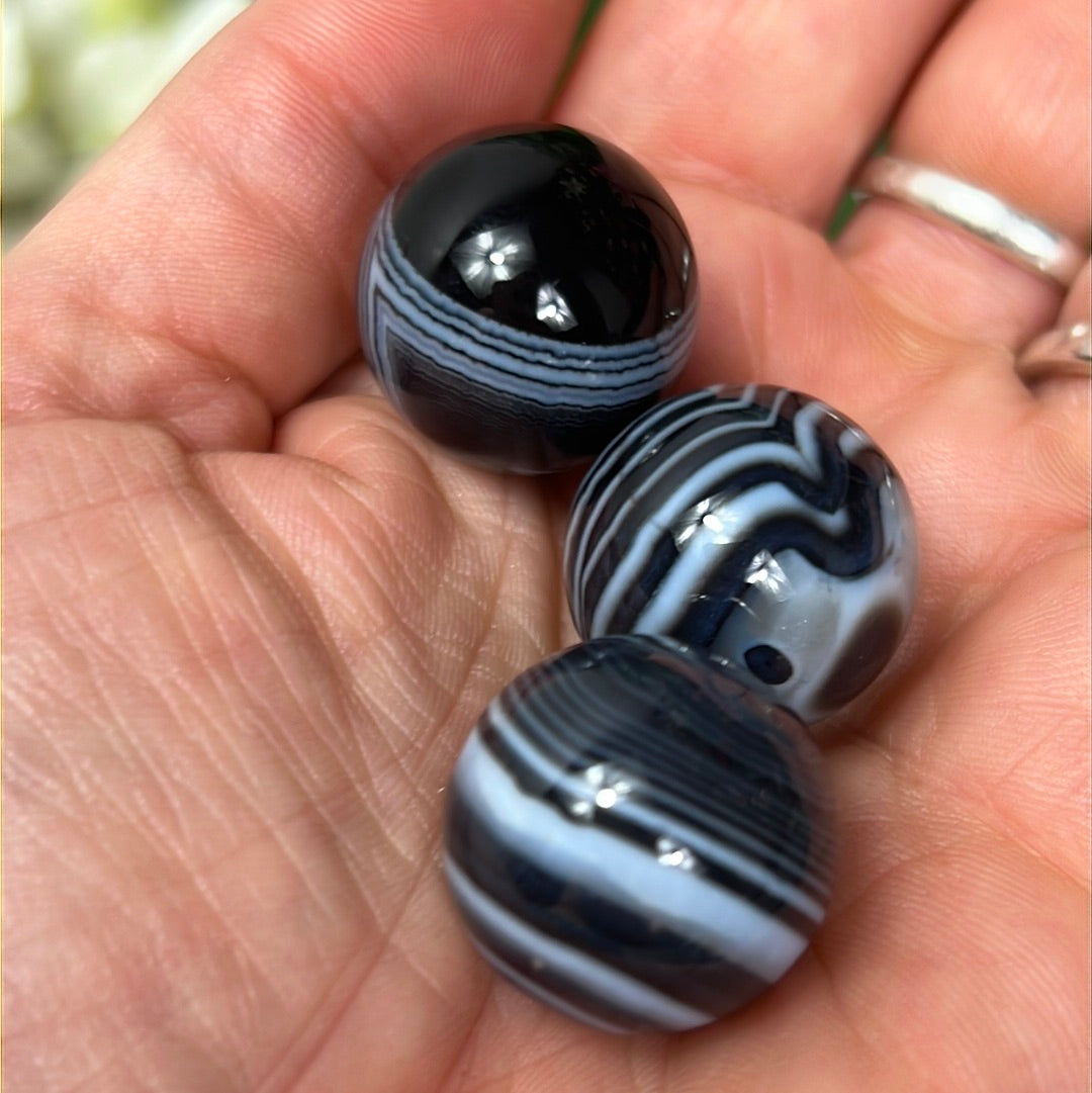 Black sardonyx Sphere - 20mm