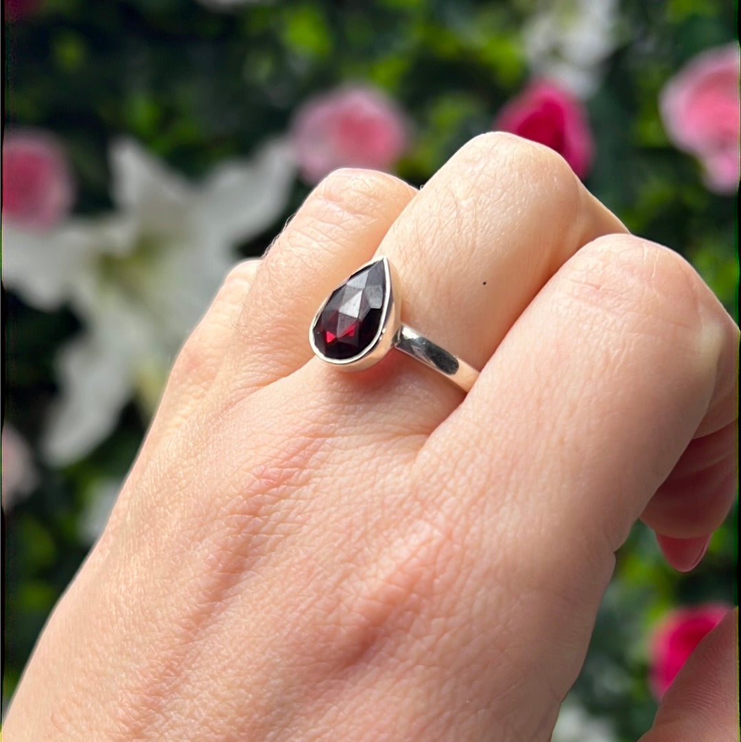 Garnet Facet 925 Silver Ring - Size O