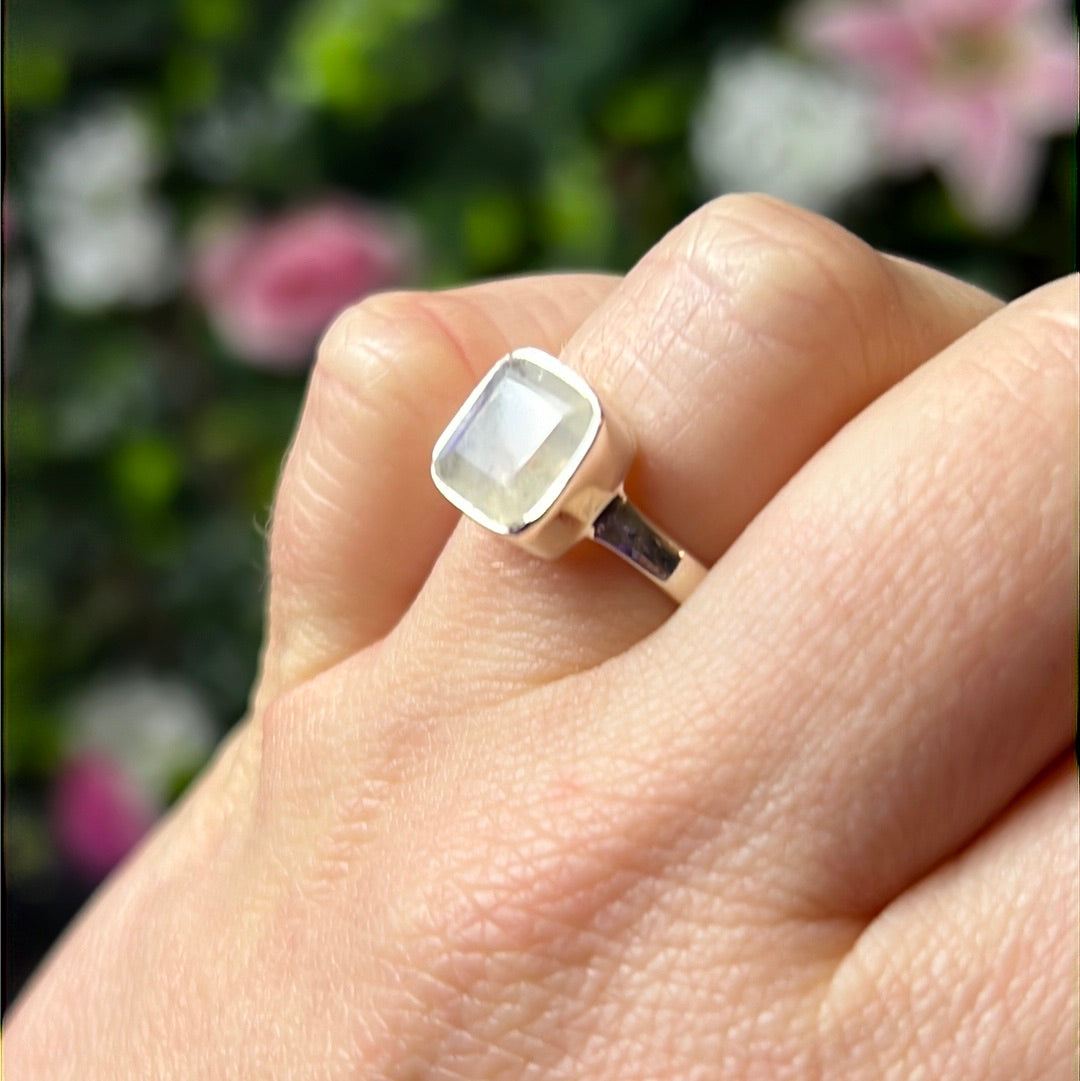 Moonstone Facet AA GRADE 925 Sterling Silver Ring - Size M 1/2