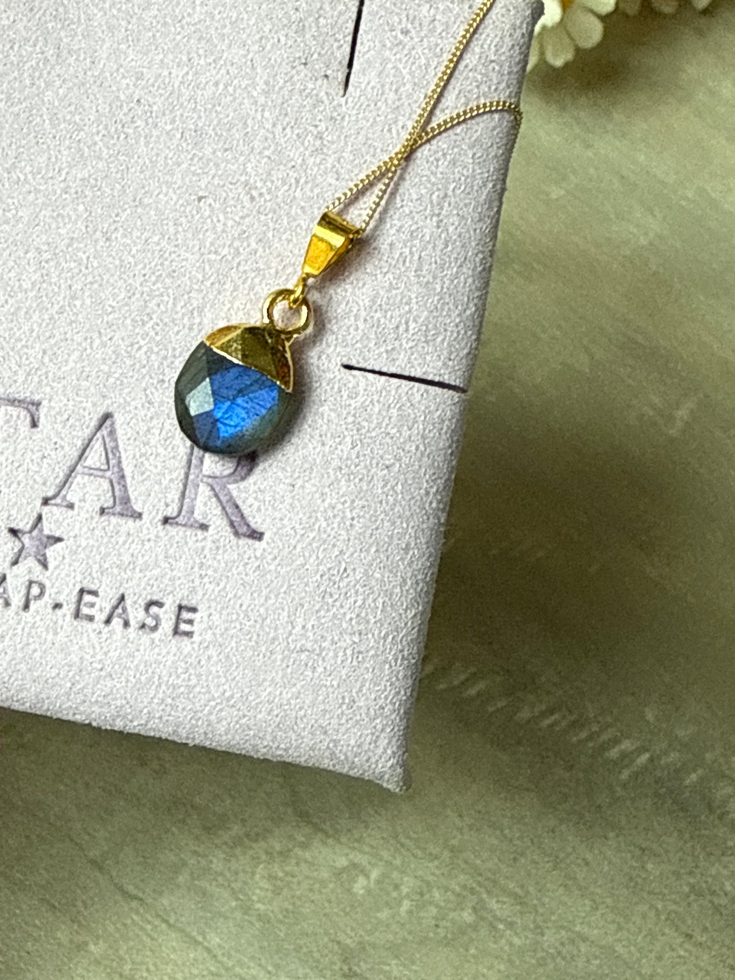 Facet Oval droplet 18K Gold Handmade Pendant
