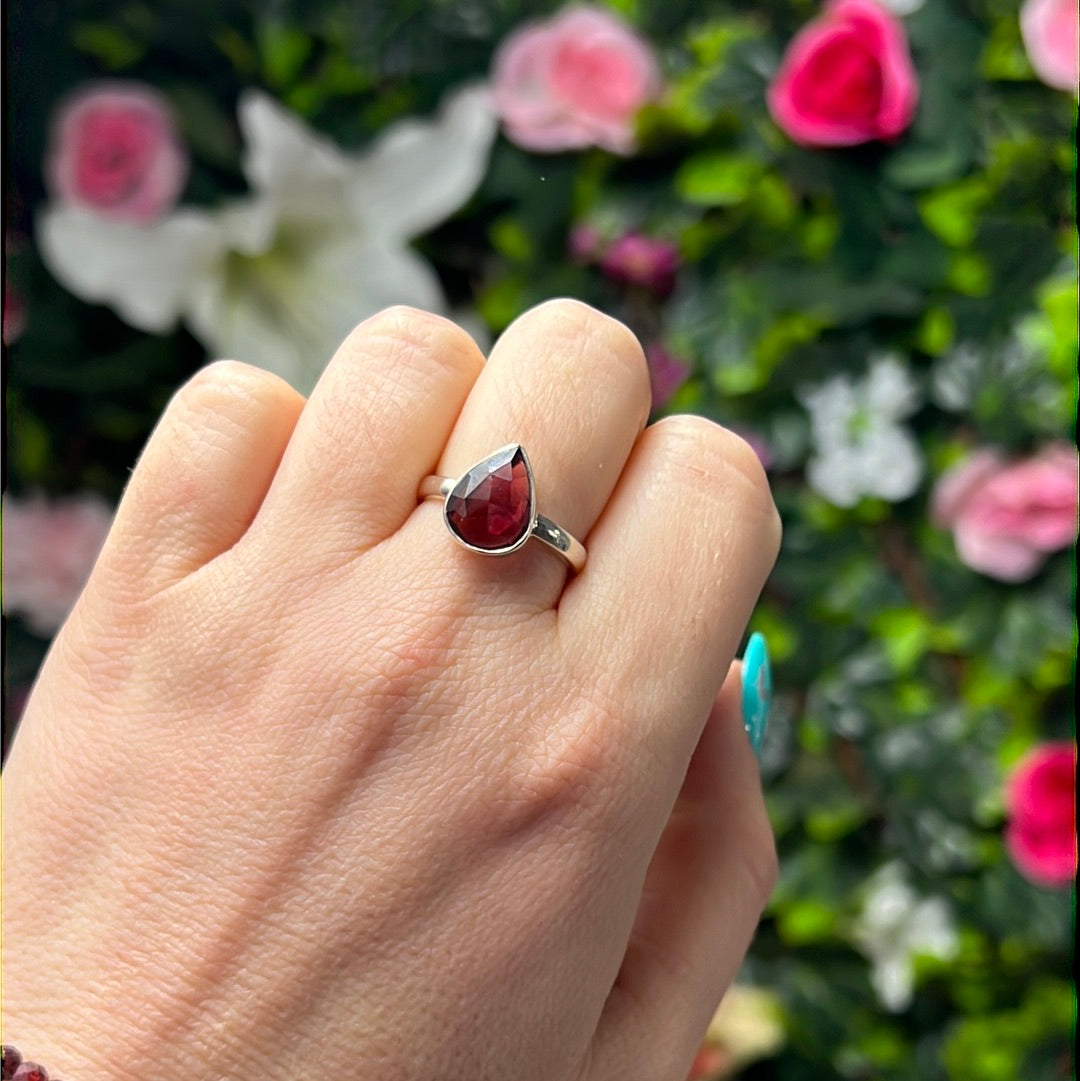 Garnet Facet 925 Silver Ring - Size O