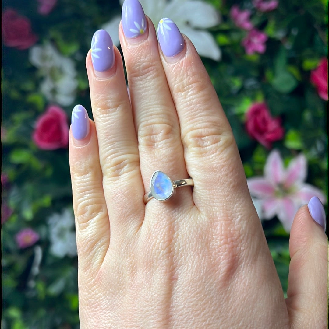 Moonstone Facet AA GRADE 925 Sterling Silver Ring - Size Q 1/2