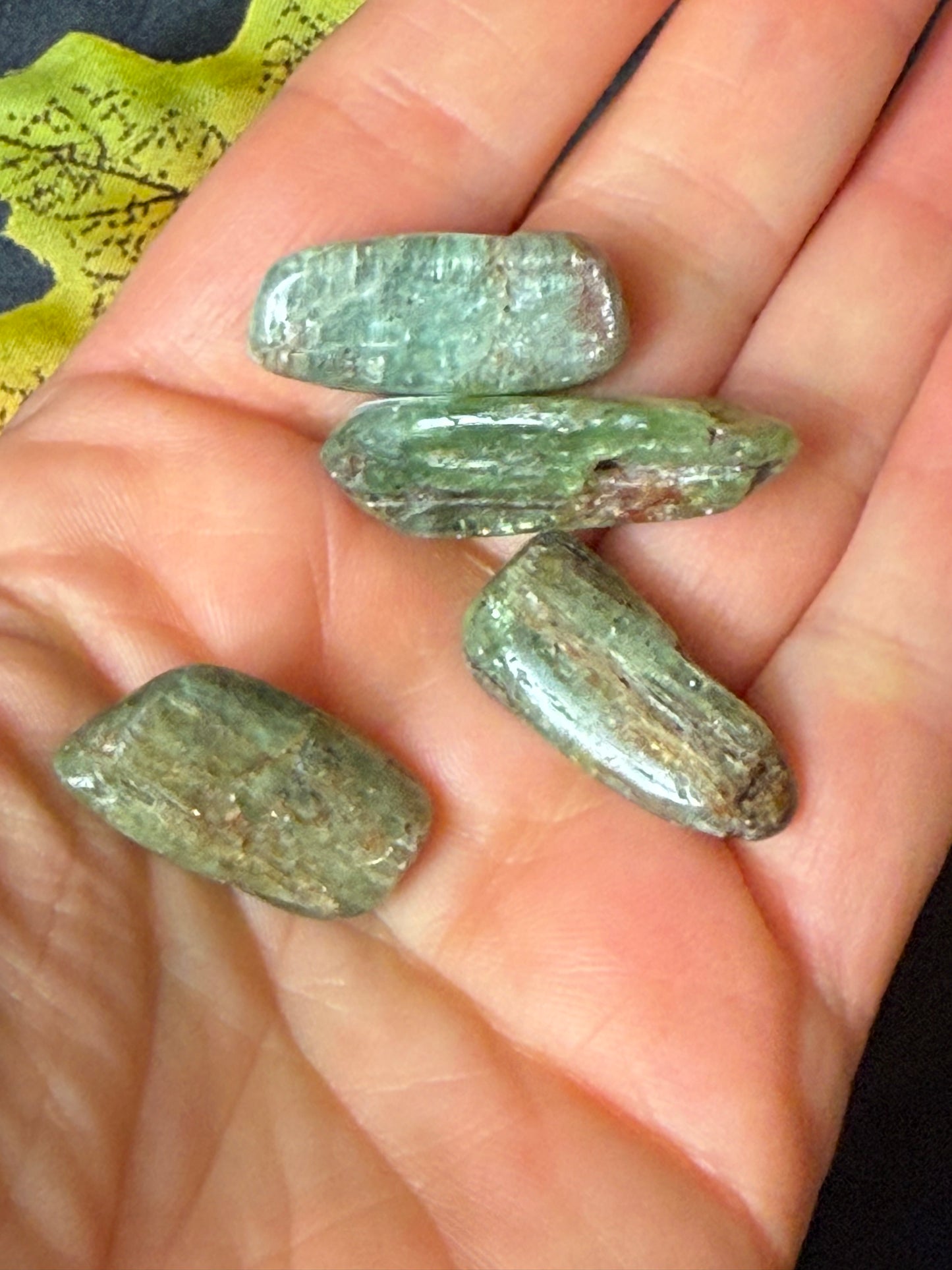 Green Kyanite Tumble Tumblestone