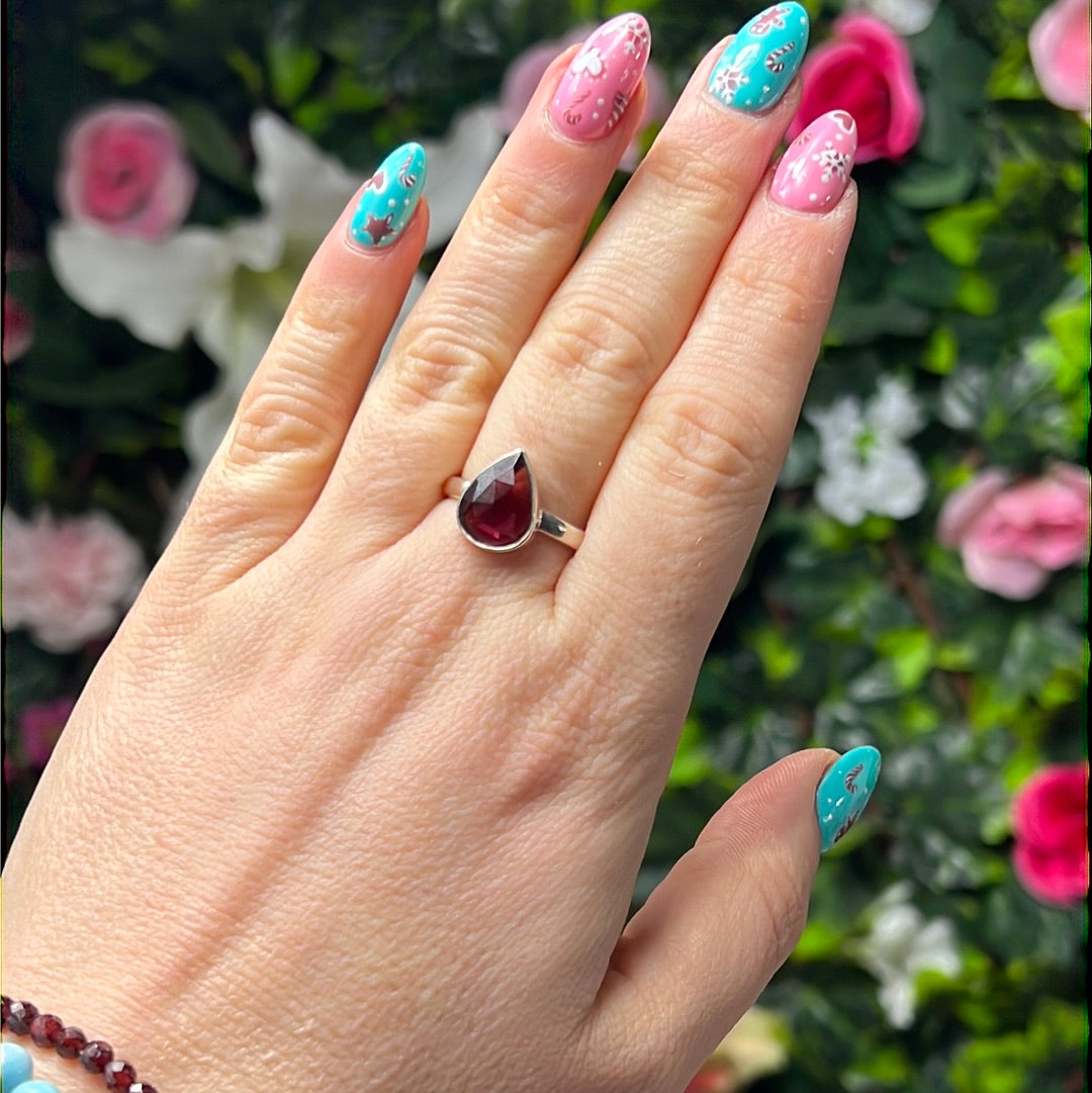 Garnet Facet 925 Silver Ring - Size O