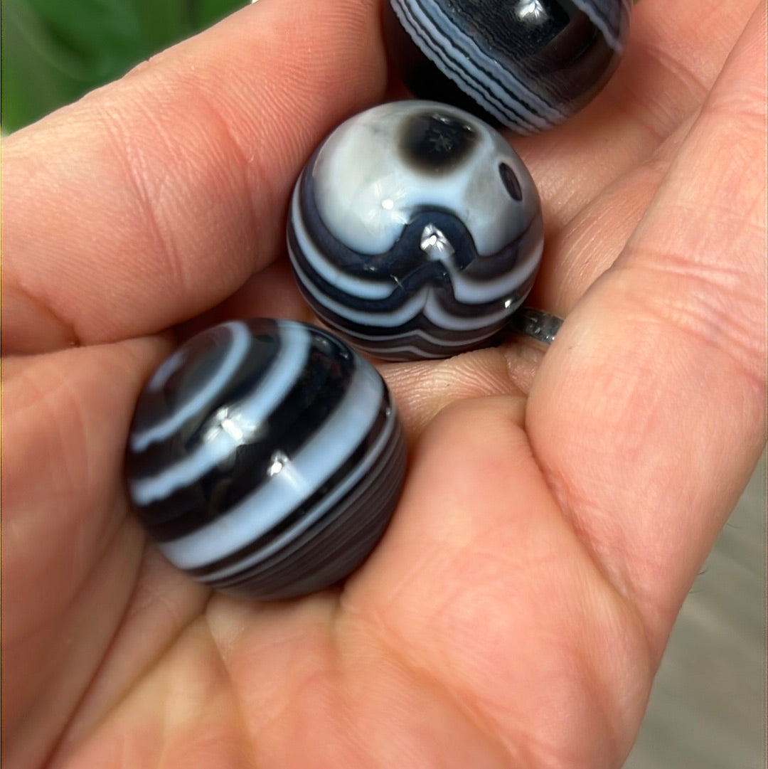 Black sardonyx Sphere - 20mm
