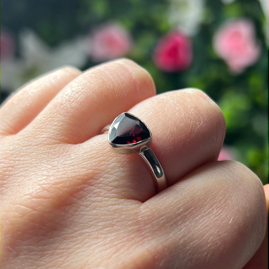 Garnet Facet 925 Silver Ring - Size O