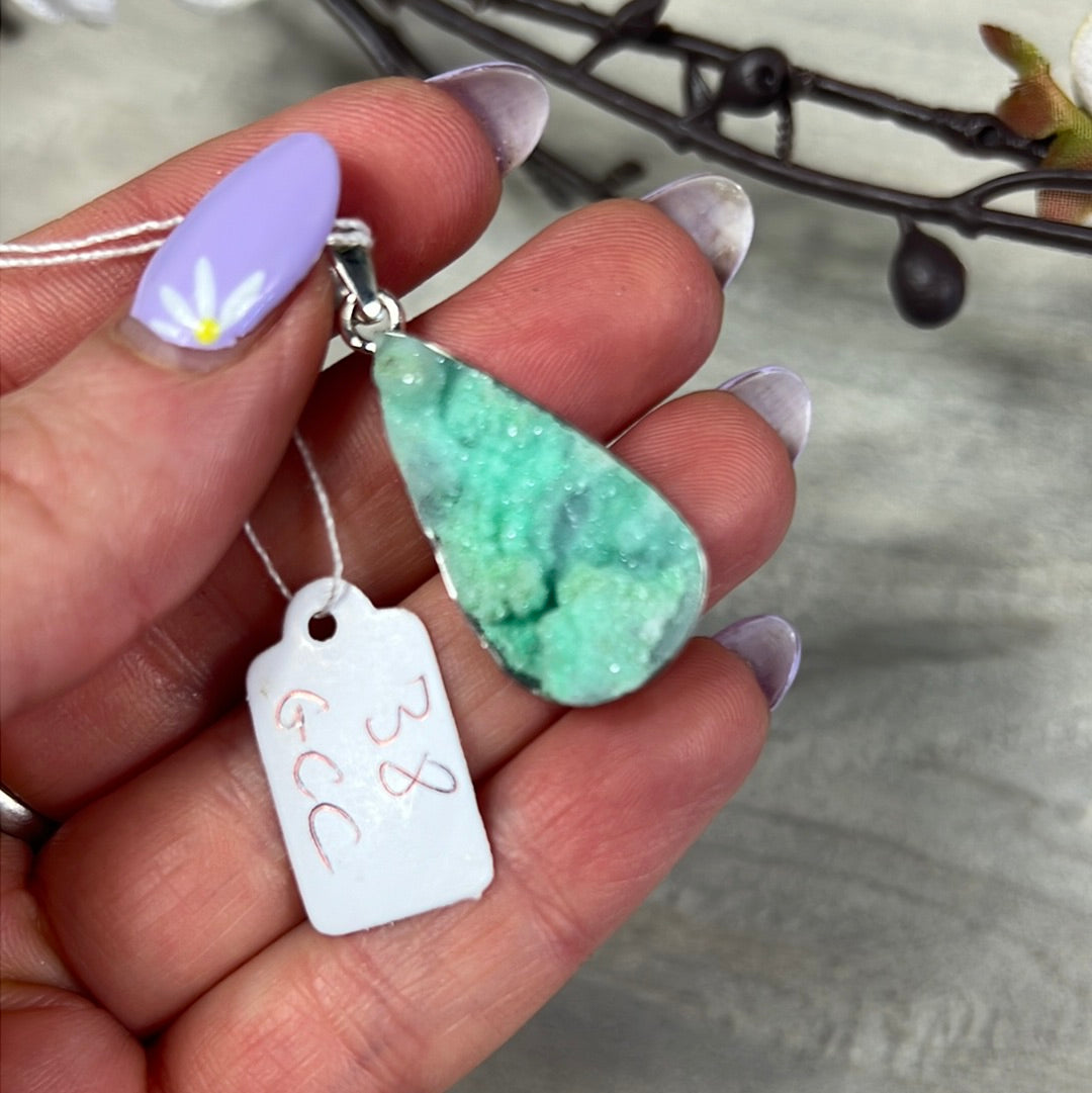 Green Grape Chalcedony - Sterling 925 Silver Pendant