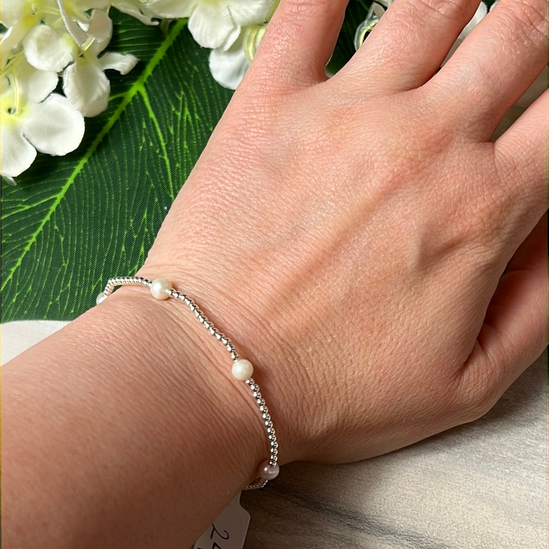 Freshwater Pearl 925 Sterling Silver 6’’ Elastic Bracelet - 6 Medium Pearls