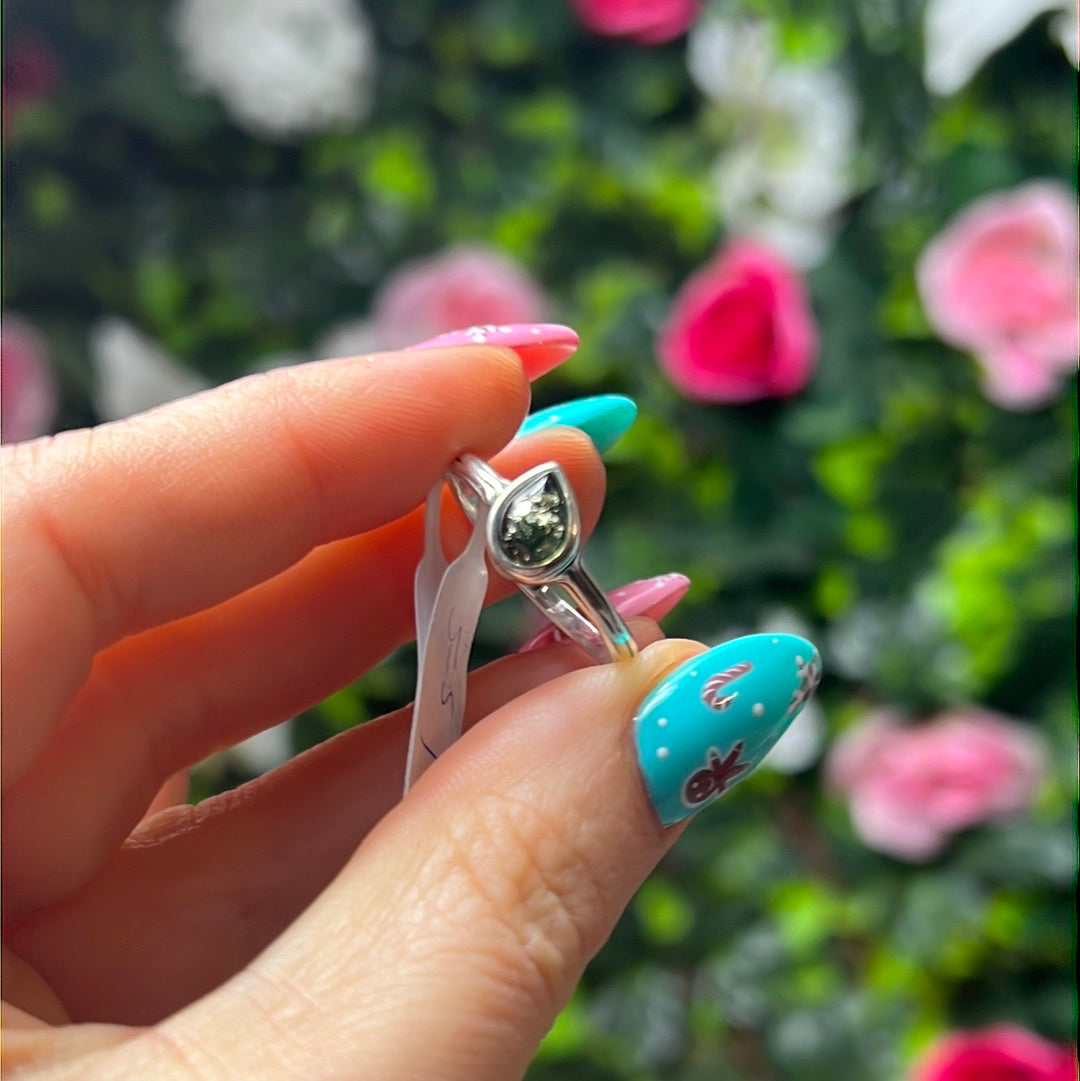 Amber 925 Sterling Silver Ring - Size S - S 1/2 - green amber