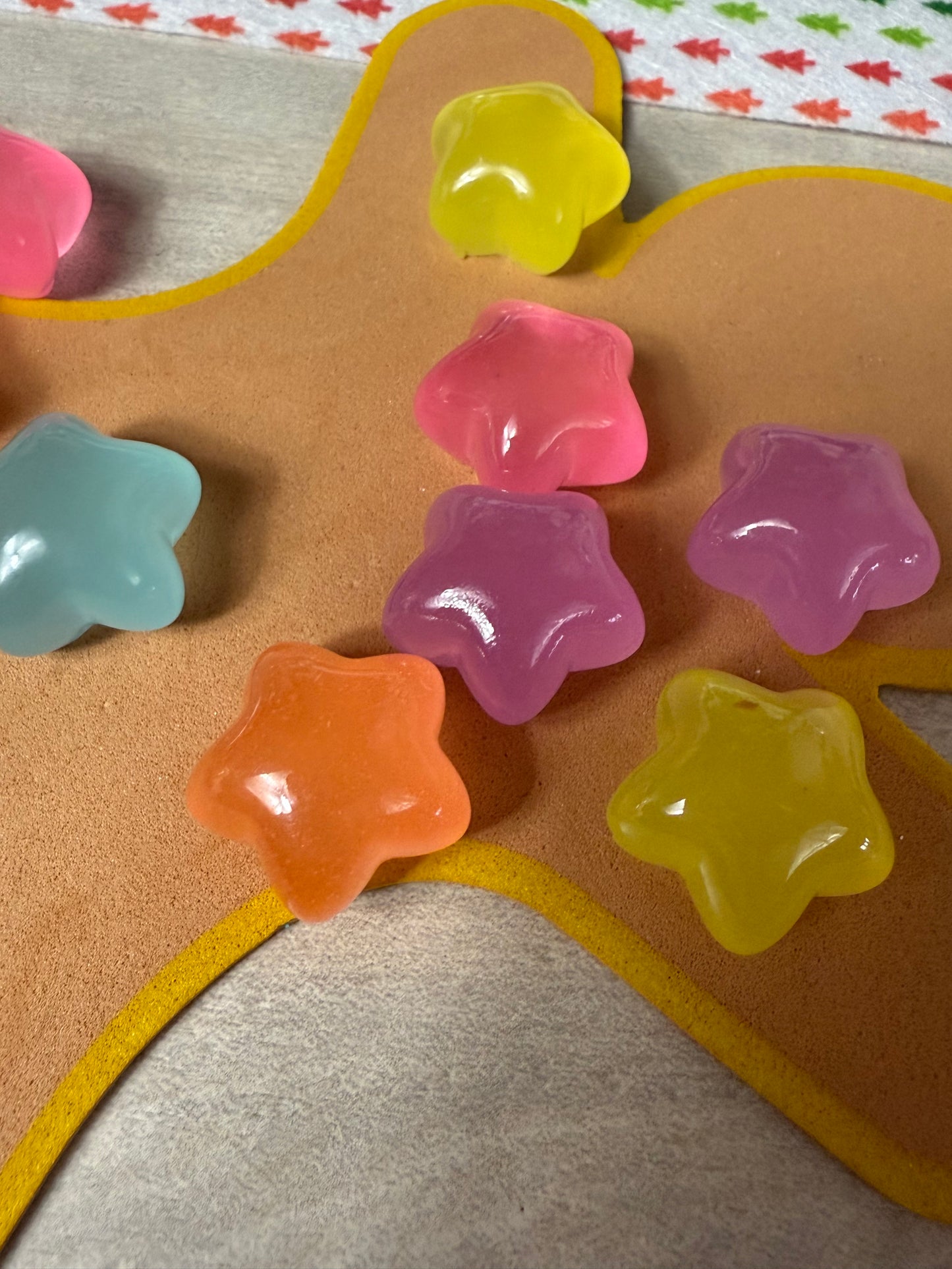 Glow in dark uv luminous star