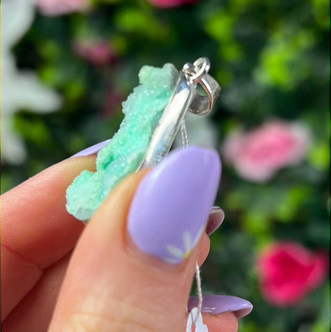 Green Grape Chalcedony - Sterling 925 Silver Pendant