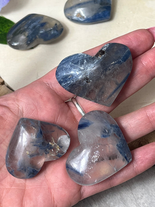Kyanite in Quartz Heart