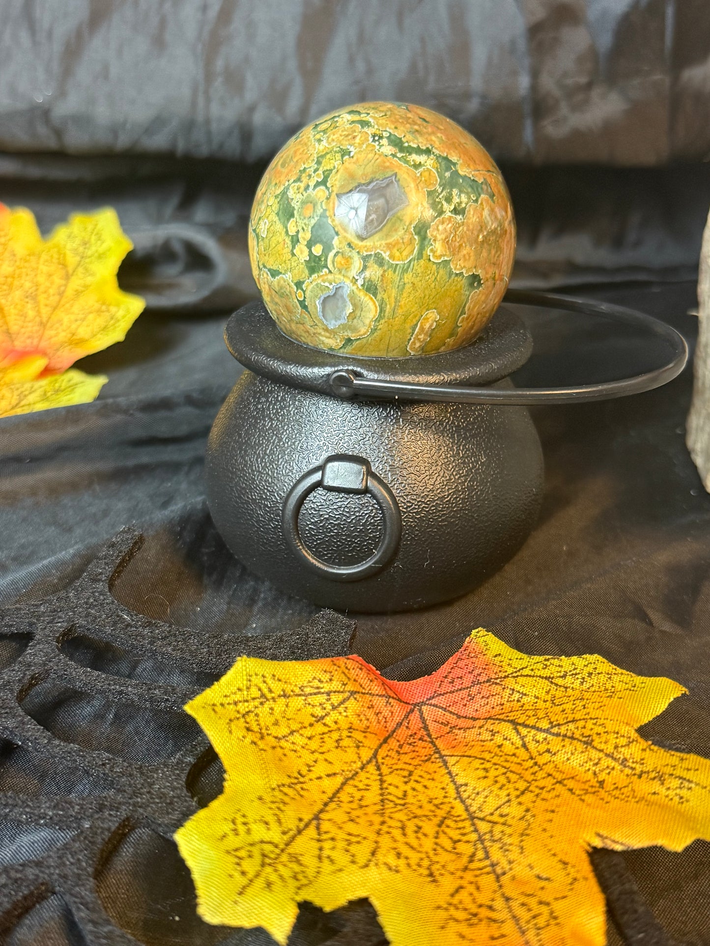Cauldron Sphere Stand Holder