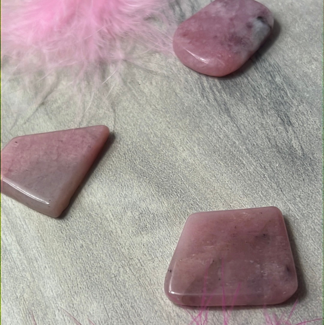 Petalite tumble slice