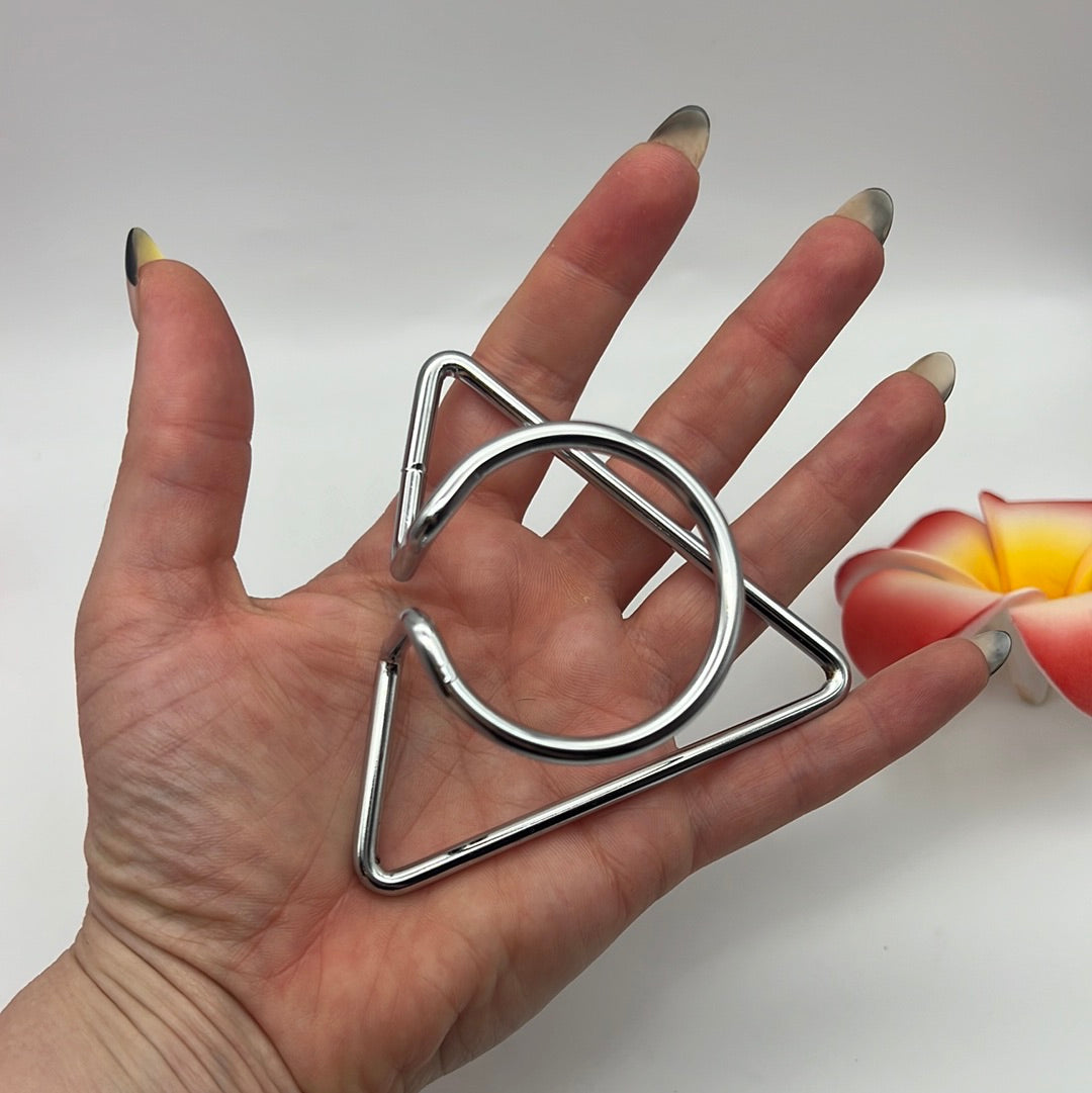 Triangle Raise Silver Metal Sphere Display Stand