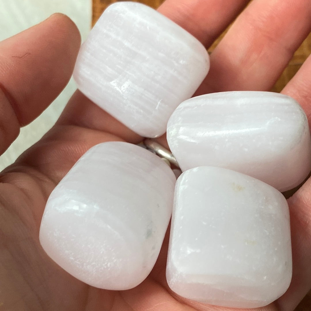 Mangano Calcite tumble tumblestone