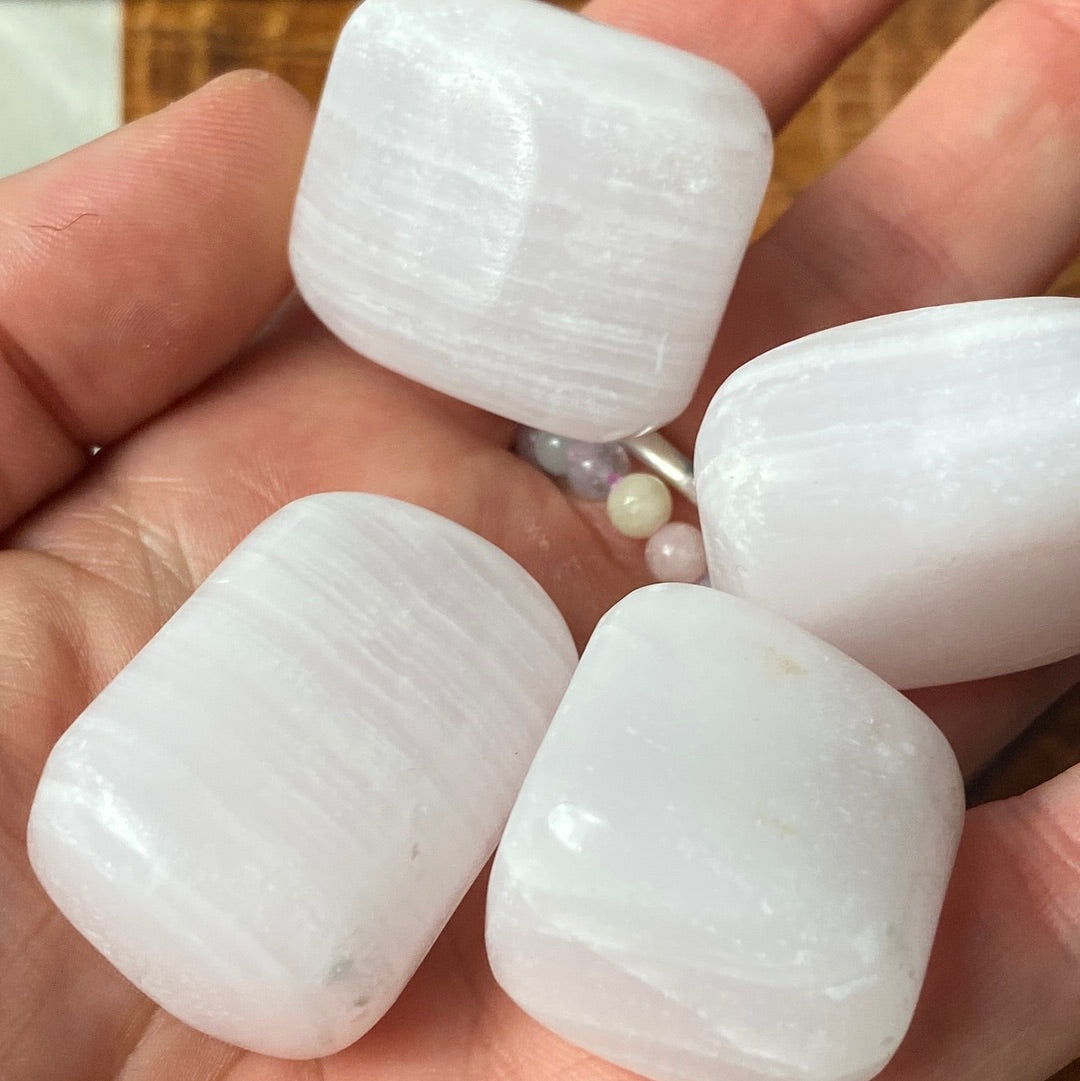 Mangano Calcite tumble tumblestone