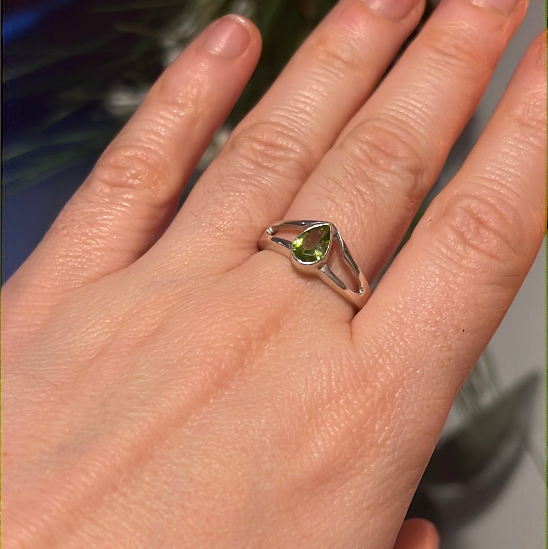Peridot Facet 925 Silver Ring -  Size O