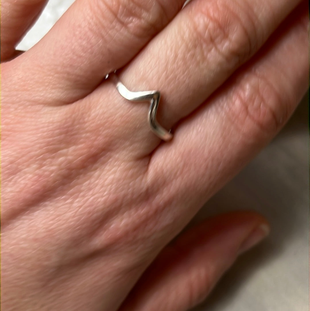 Wishbone V Superwoman Stacker 925 Silver Ring