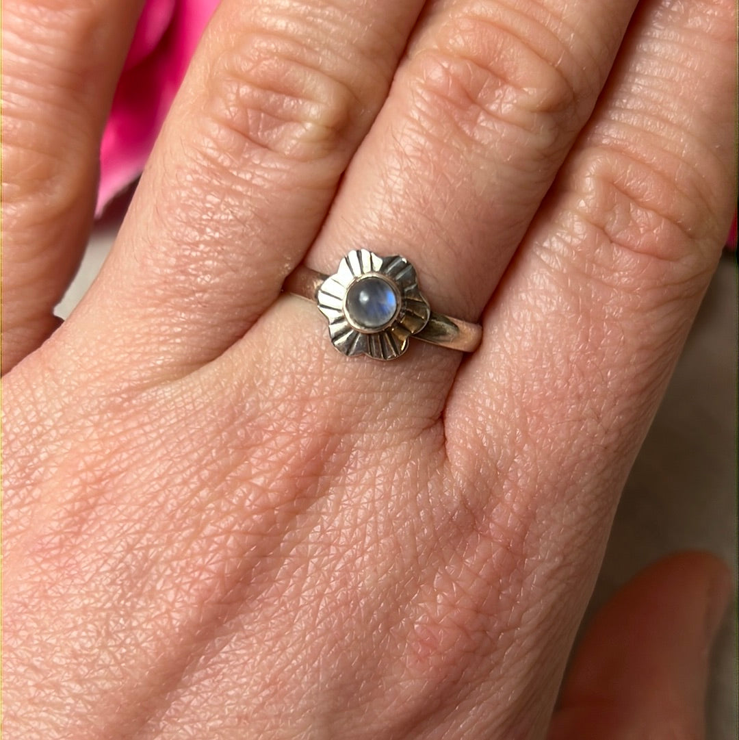 Moonstone Flower 925 Sterling Silver Ring - Size O