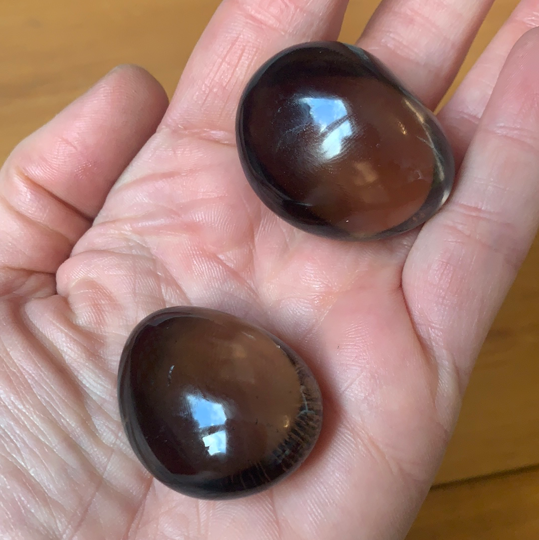 AA Chunky Smoky polished tumble tumblestone