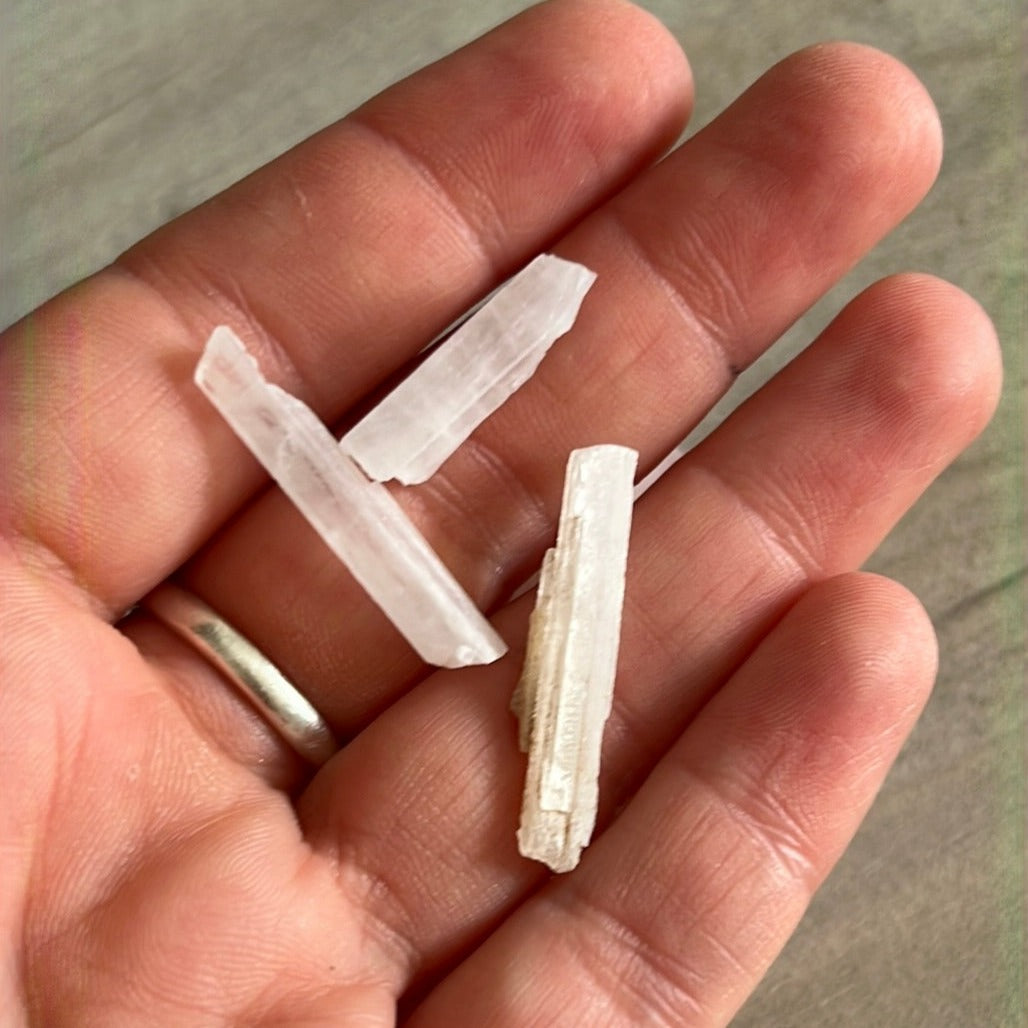 Natrolite zeolite tumble stick tumblestone