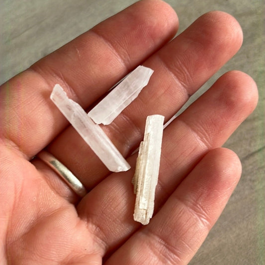 Natrolite zeolite tumble stick tumblestone