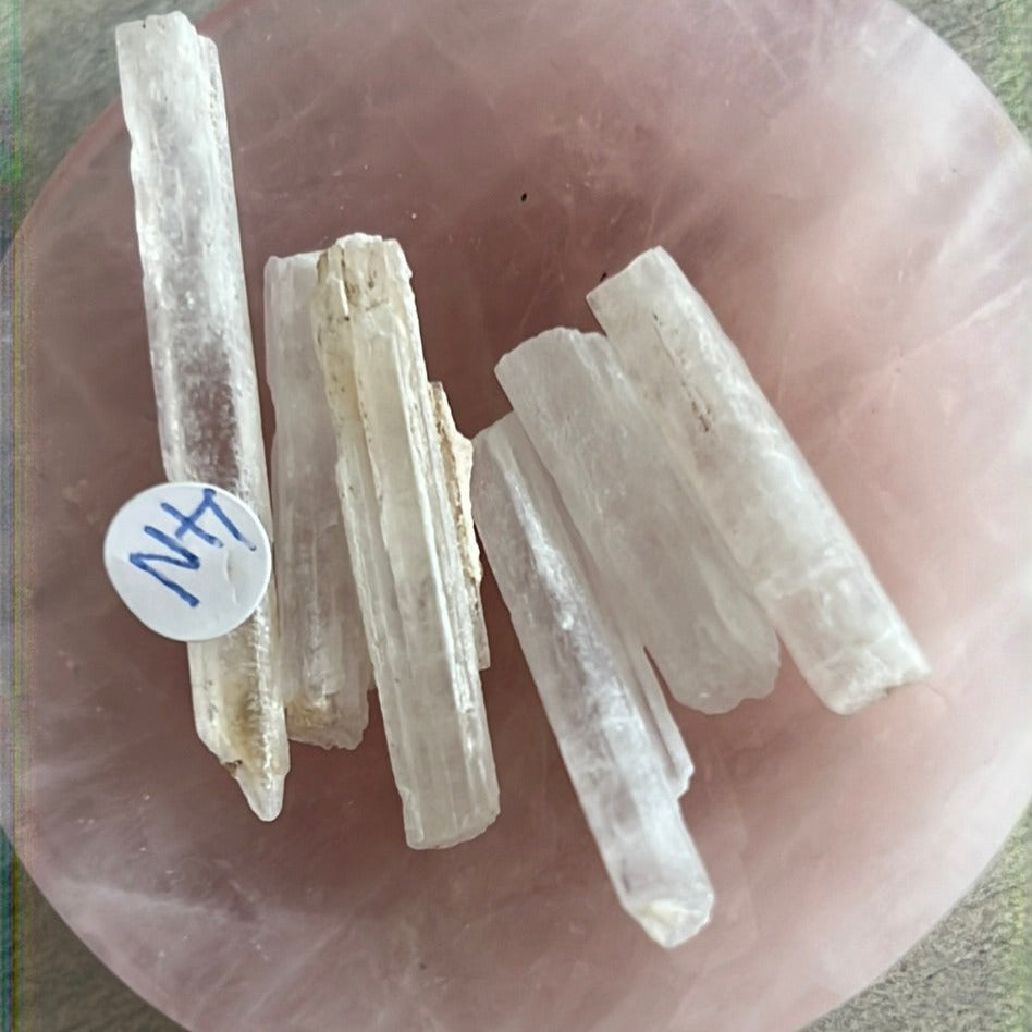Natrolite zeolite tumble stick tumblestone