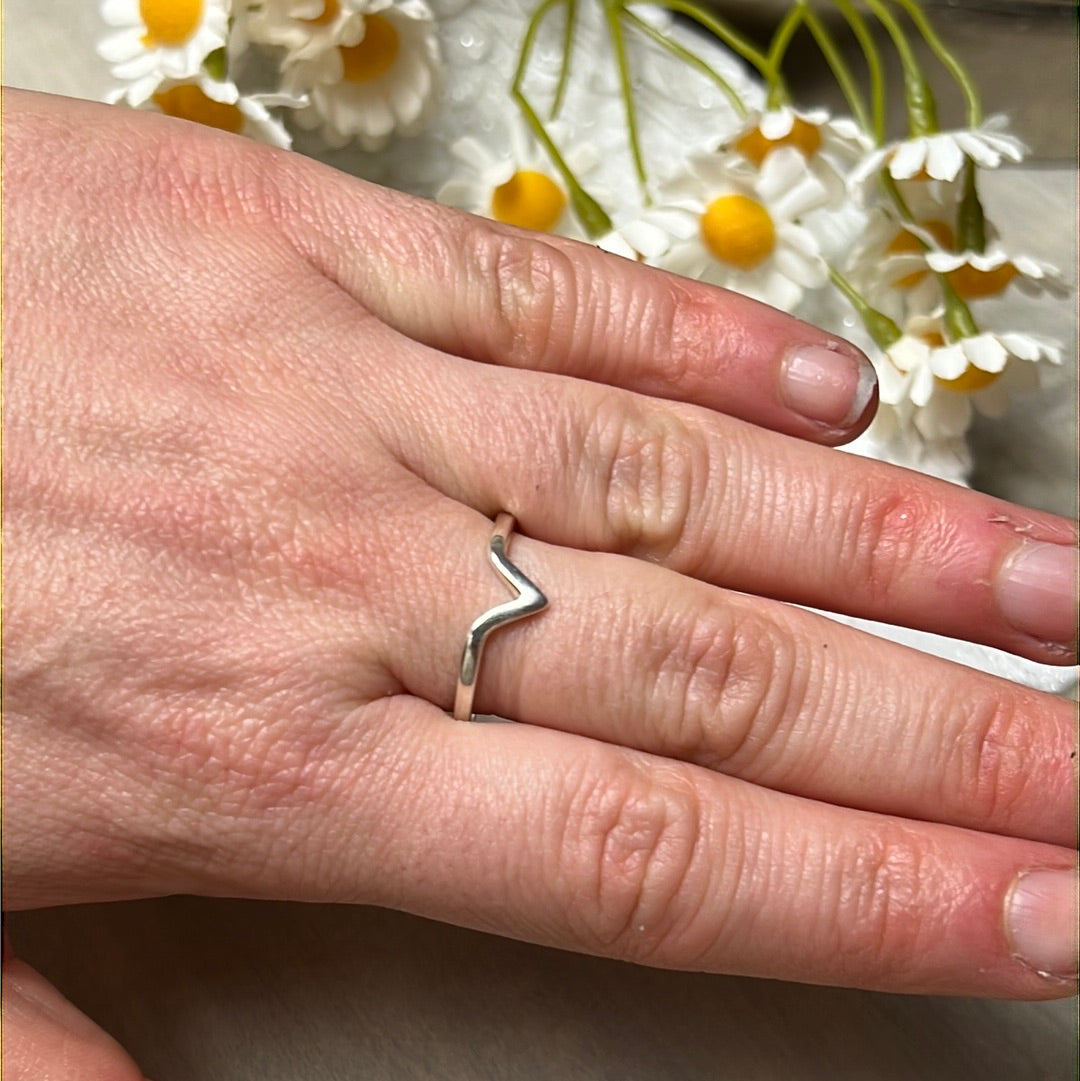 Wishbone V Superwoman Stacker 925 Silver Ring