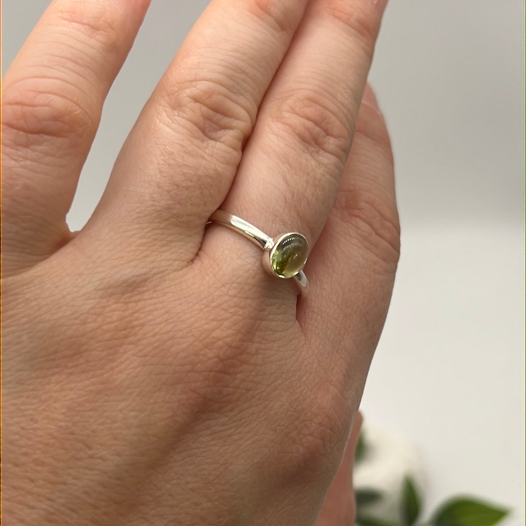 Peridot 925 Sterling Silver Ring - Q