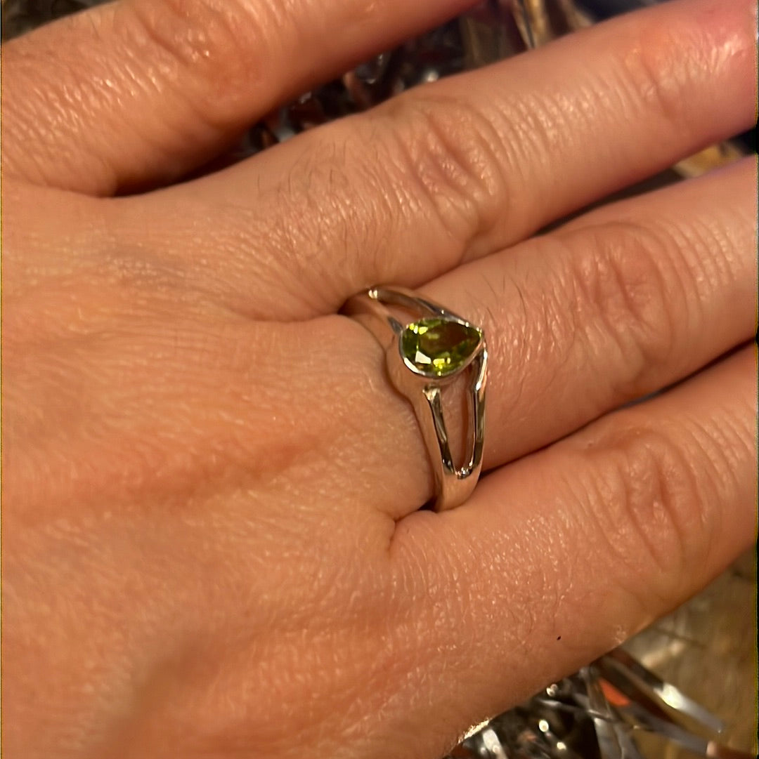 Peridot Facet 925 Silver Ring -  Size O