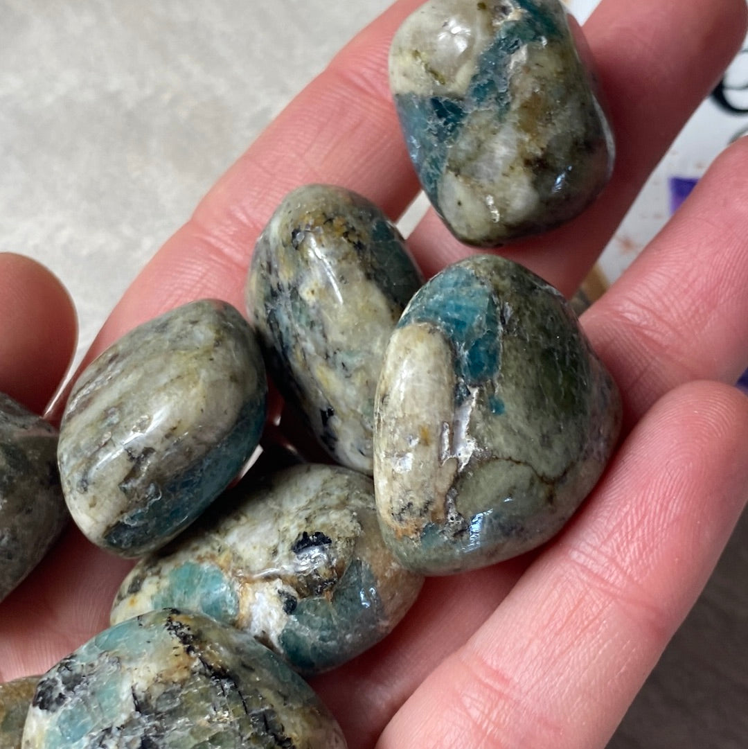 Apatite in Feldspar tumble tumblestone