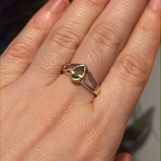 Peridot Facet 925 Silver Ring -  Size O