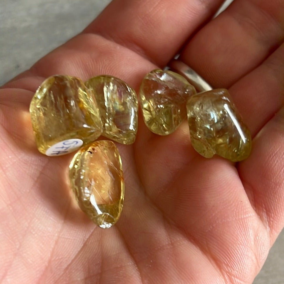 Fluoroapatite tumble tumblestone