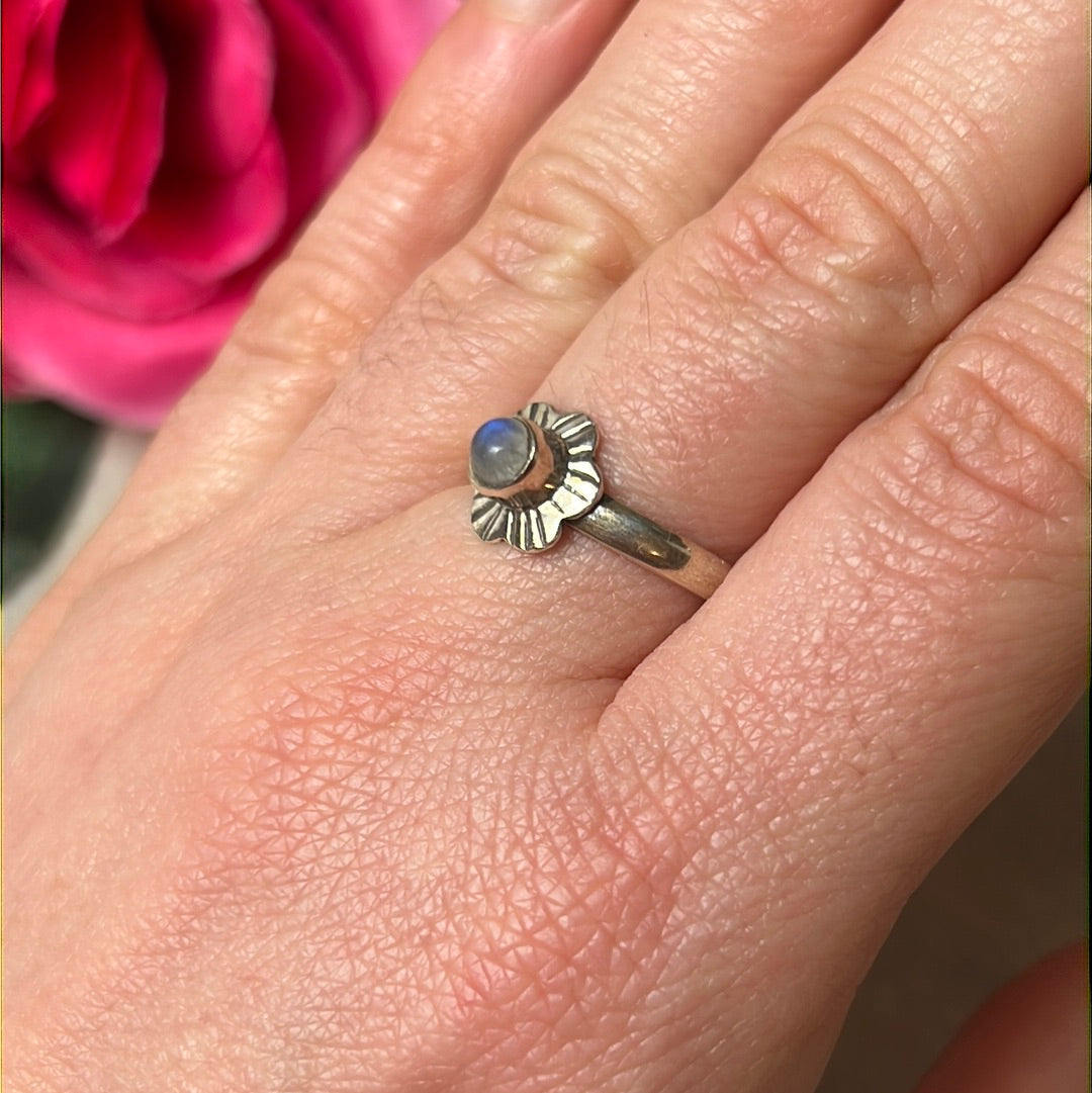 Moonstone Flower 925 Sterling Silver Ring - Size O
