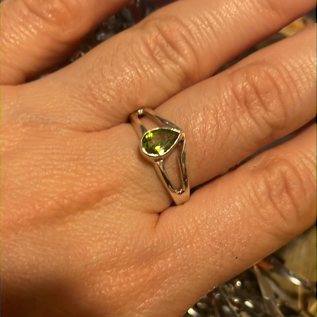Peridot Facet 925 Silver Ring -  Size O